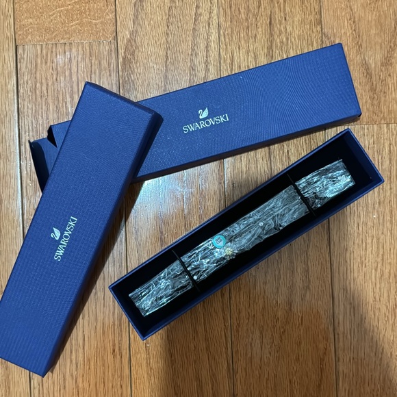 Swarovski crystal flower bracelet - Picture 6 of 6